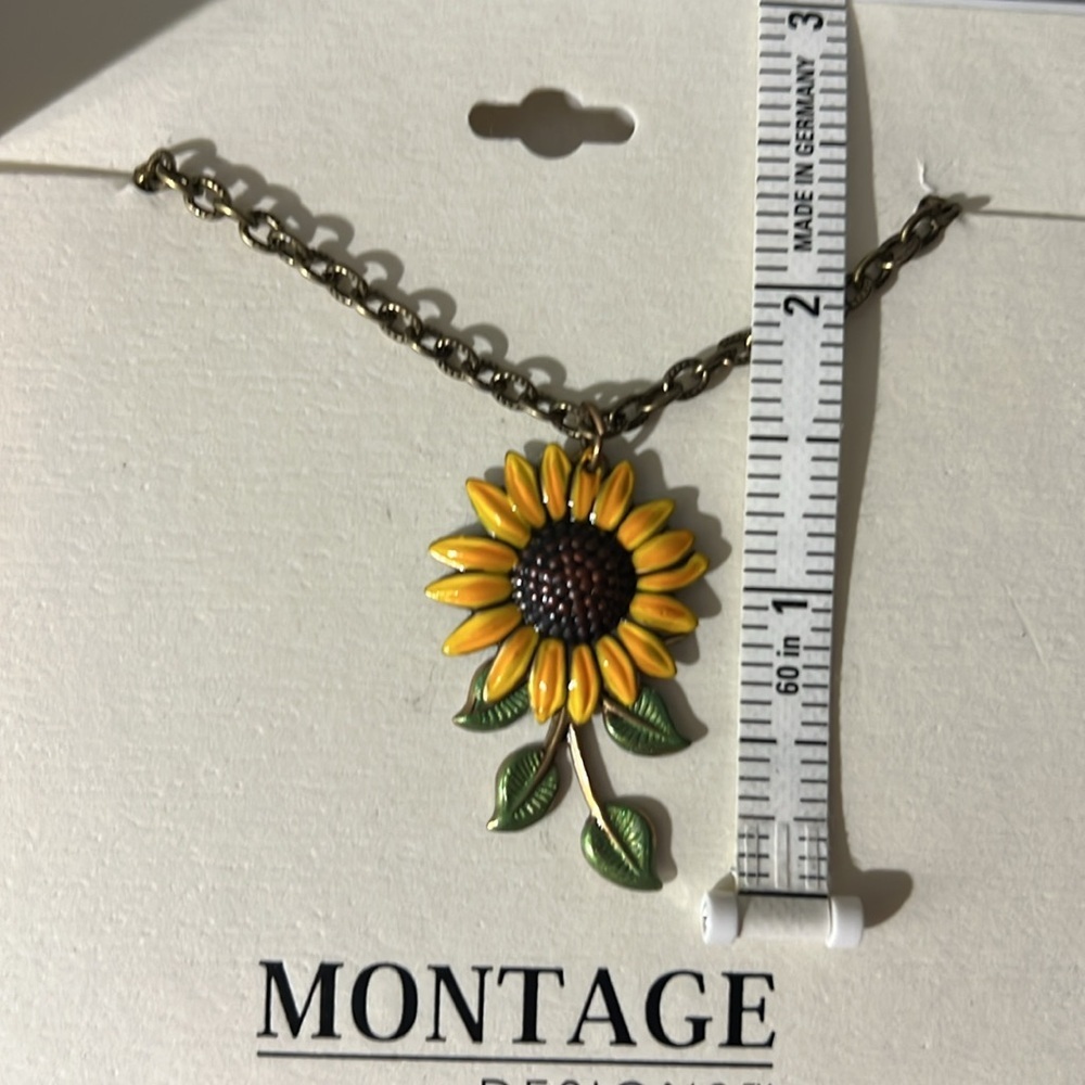 Beautiful Sunflower Pendant Necklace - Picture 9 of 11